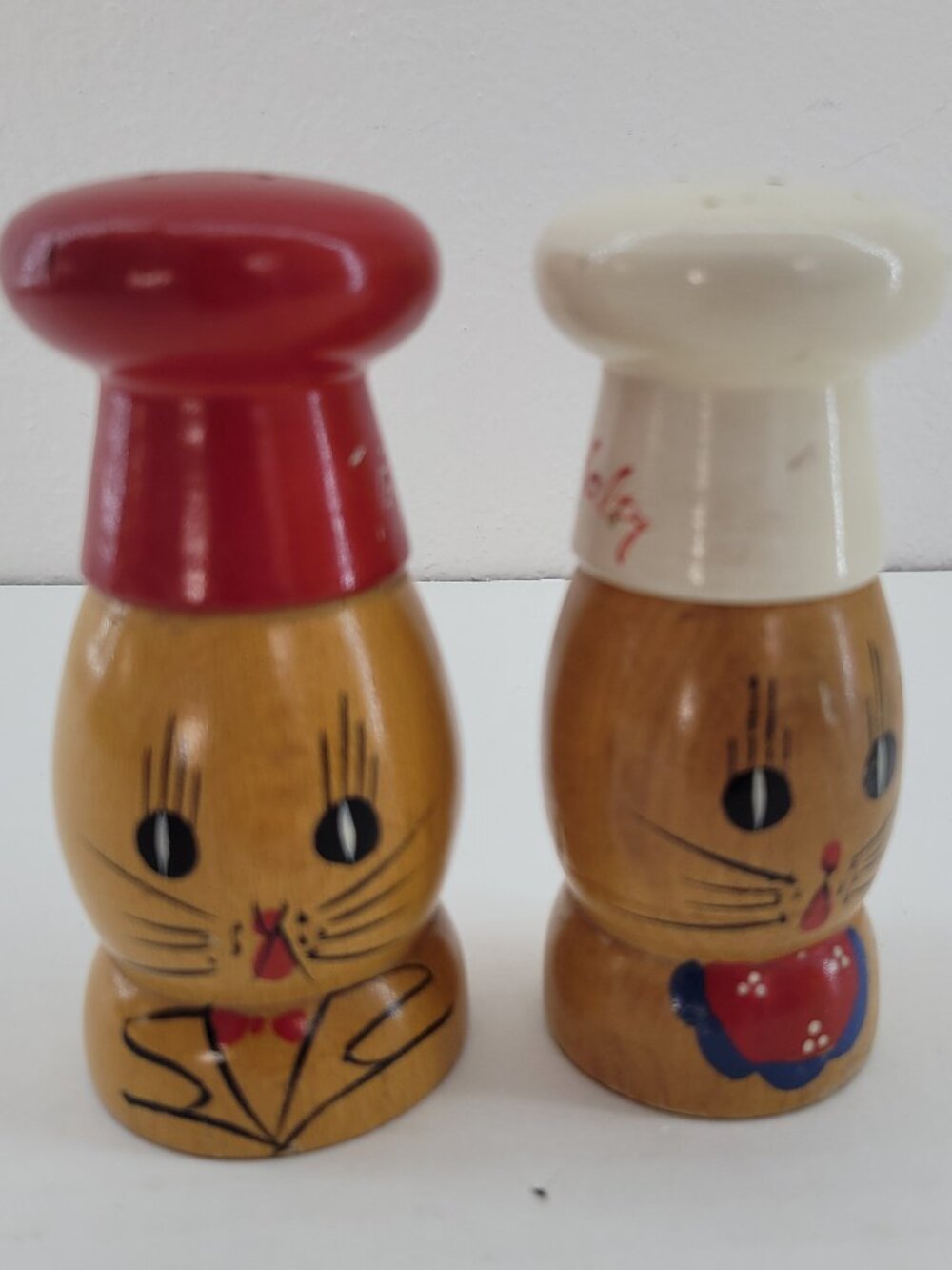 Vintage Salt & Pepper Shaker Set Salty & Peppy Cat Figures Chef Hats Wooden Wood